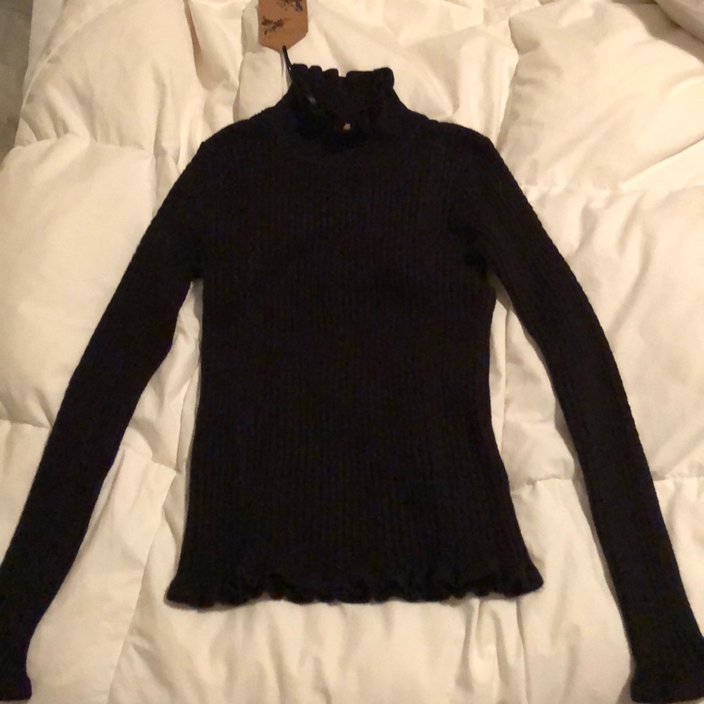 LF nwt black turtle neck